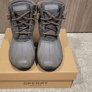 Sperry Saltwater Quilted Duck Boots Gray Color Size 5.5